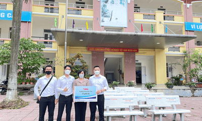 Xã hội - Hyundai Long Biên tặng 10 ghế đá cho trường THCS Đa Tốn
