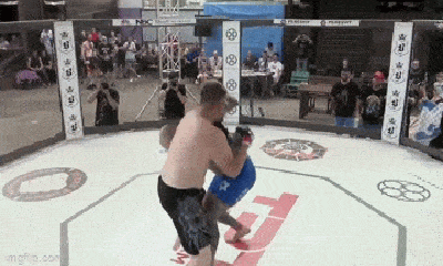 Video: Tung tuyệt chiêu khoá chân, võ sĩ khiến đối thủ xin thua chỉ sau vỏn vẹn 3 giây thi đấu
