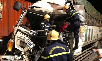 Tin tức tai nạn giao thông ngày 8/9: Giải cứu lái xe bị kẹt trong cabin bẹp dúm sau tai nạn
