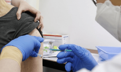 Sau Moderna, Nhật Bản tiếp tục phát hiện chất lạ trong 5 lọ vaccine Pfizer