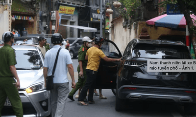 Tin tức tai nạn giao thông mới ngày 17/9: Lái xe ô tô nghi ngáo đá “đại náo” phố Thụy Khuê