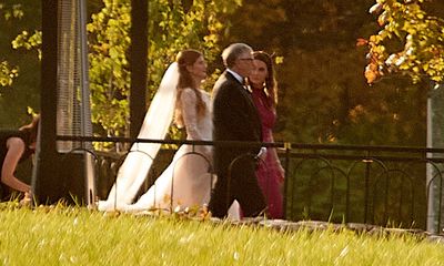 Tỷ phú Bill Gates tái ngộ vợ cũ trước hôn lễ của con gái lớn