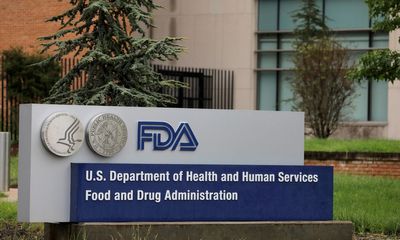 FDA Mỹ cân nhắc việc tiêm trộn mũi tiêm tăng cường vaccine ngừa COVID-19