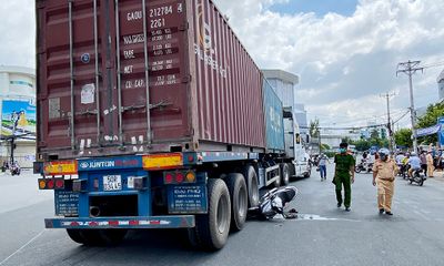 Tin tức tai nạn giao thông mới ngày 13/11: Xe máy va chạm xe container ở An Giang, 1 người tử vong