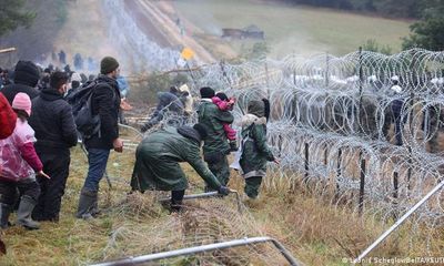 Belarus chuyển người tị nạn khỏi biên giới Ba Lan, hạ nhiệt căng thẳng