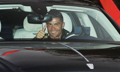 Ronaldo rạng rỡ trở lại Man Utd sau ngày buồn ở vòng loại World Cup 2022