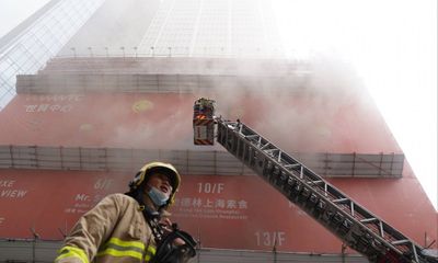 Hiện trường vụ cháy lớn ở trung tâm thương mại Hong Kong, hàng trăm người mắc kẹt