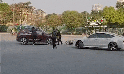 Tin tức tai nạn giao thông mới ngày 24/12: Hai xế hộp đuổi nhau như phim hành động tại Hà Nội
