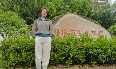 Khâm phục nghị lực của nữ sinh khiếm thính Trung Quốc, vượt qua khó khăn để tiếp tục học lên tiến sĩ