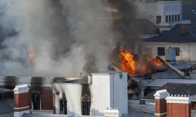Cháy lớn ở toà nhà Quốc hội Nam Phi 