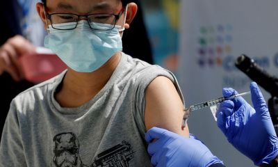 FDA Mỹ cấp phép mũi vaccine tăng cường cho trẻ em nhóm tuổi 12-15