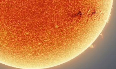 Trầm trồ bức ảnh chi tiết nhất về Mặt Trời: Rõ nét đến cả từng đốm và bề mặt Mặt Trời