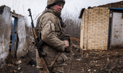 Ukraine ban bố tình trạng khẩn cấp, kêu gọi công dân ở Nga về nước