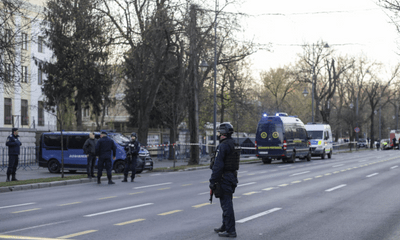 Xe hơi lao vào cổng Đại sứ quán Nga ở Romania, tài xế tử vong