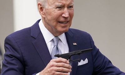 Tổng thống Biden cam kết cấm 