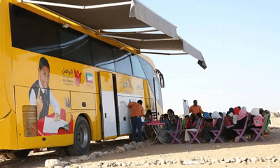 Chiếc xe buýt màu vàng và hành trình đi khắp các trại tị nạn Yemen