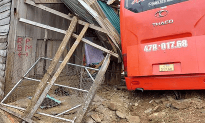 Xe khách gây tai nạn liên hoàn trên đường Hồ Chí Minh, 3 người thương vong, sập 1 ngôi nhà