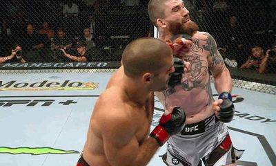 Video - Video: Hứng trọn cú đấm hiểm hóc từ đối thủ, võ sĩ UFC lệch mặt 