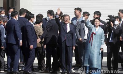 Cựu Tổng thống Moon trở về quê làm nông sau khi kết thúc nhiệm kỳ