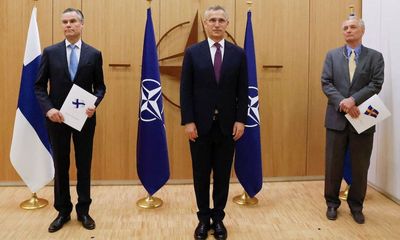 Phần Lan và Thuỵ Điển chính thức nộp đơn xin gia nhập NATO