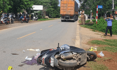 Tin tức tai nạn giao thông mới ngày 23/5: Va chạm giữa xe container và môtô, 1 người thiệt mạng
