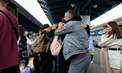Người tị nạn trở về Kyiv trong chuyến tàu đêm