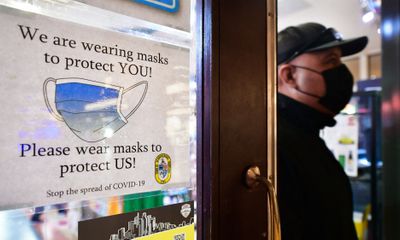 Thành phố Mỹ chuẩn bị khôi phục quy định đeo khẩu trang phòng dịch