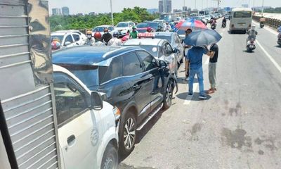 Tin tức tai nạn giao thông mới ngày 27/7: Tai nạn liên hoàn giữa 6 ô tô trên cầu Vĩnh Tuy