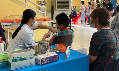 Hà Nội yêu cầu khẩn trương hoàn thành tiêm vaccine ngừa COVID-19 cho trẻ trong tháng 8