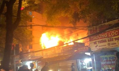 Tin trong nước - Hà Nội: Cháy 3 nhà tạm liền kề kết hợp ở và kinh doanh trên phố Nhân Hoà