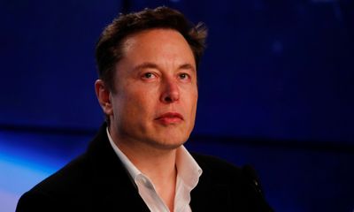 Elon Musk hoàn tất thương vụ mua bán Twitter 