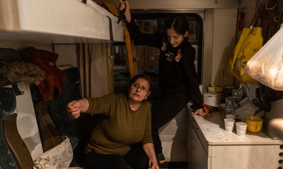 Hậu thảm kịch động đất, nhiều gia đình Thổ Nhĩ Kỳ trú ẩn trên tàu