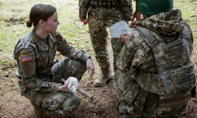 Mỹ huấn luyện binh sĩ Ukraine kỹ năng cứu thương quan trọng