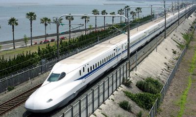 Bộ Chính trị: Hoàn thành phê duyệt chủ trương đầu tư đường sắt tốc độ cao Bắc - Nam trong năm 2025