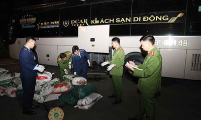 Sơn La: Bắt xe khách chở hơn 800kg mỡ động vật hôi thối trên đường về Hà Nội tiêu thụ