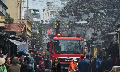Kịp thời xử lý đám cháy trên gác xép nhà dân ở Hà Nội