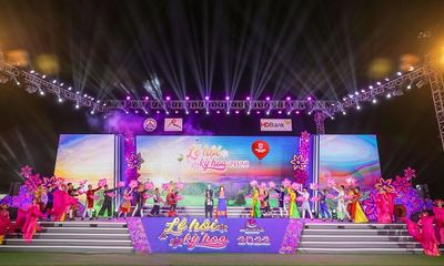 Hàng vạn du khách đổ về Lạng Sơn khai mạc Lễ hội Kỳ Hoa 2022