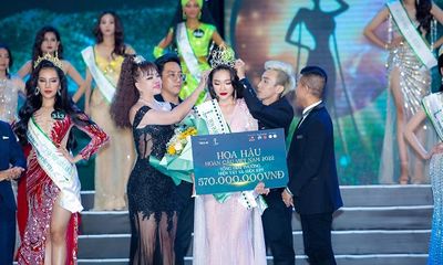 Khoảnh khắc đẹp nhất của Hoa hậu Hoàn cầu Việt Nam 2022: Nghệ nhân Hồ Thanh Hương trao vương miện hơn 3 tỷ đồng cho Hoa hậu Phạm Kim Ngân 