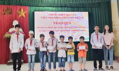 Trao tặng 40 học bổng cho học sinh Thái Thụy, Thái Bình