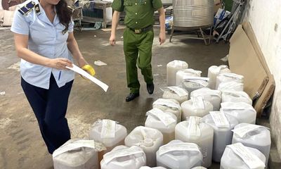 Hàng loạt vụ ngộ độc Methanol, Cục QLTT Hà Nội ra quân thu giữ hàng trăm lít rượu lậu