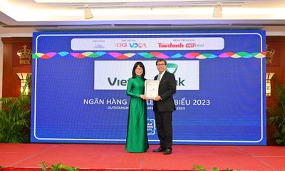 Kinh doanh - Vietcombank được trao 3 giải thưởng quan trọng tại diễn đàn Ngân hàng bán lẻ Việt Nam 2023