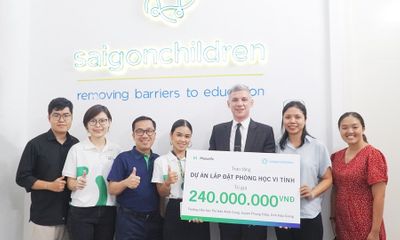 Manulife Việt Nam tài trợ dự án lắp đặt phòng vi tính cho trường học ở Hậu Giang