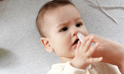 Ngộ độc thuốc nhỏ mũi, bé 2 tuổi nguy kịch: Bác sĩ khuyến cáo gì?