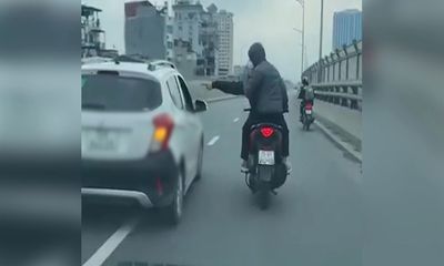 Tin thời sự nóng mới nhất ngày 27/2: 2 thanh niên đi xe máy lên cao tốc, hành hung tài xế ôtô ở Hà Nội