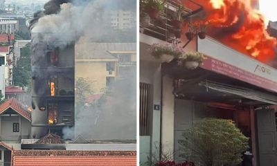 Cháy lớn tại cơ sở kinh doanh dịch vụ tiệc cưới ở Hà Nội