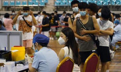 Quy định phụ huynh không tiêm vắc-xin COVID-19, học sinh không được tới trường khiến dư luận Trung Quốc tranh cãi