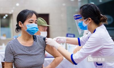 Có nên cấp “thẻ xanh COVID” cho người tiêm 1 mũi vắc-xin?