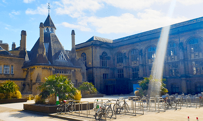 Trước Linacre College, nhiều trường thuộc Viện Đại học Oxford được mang tên tỷ phú tài trợ