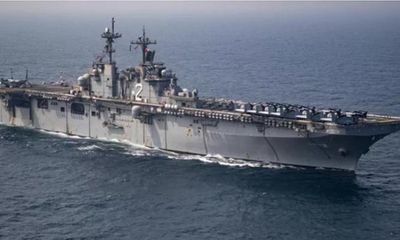Tin tức quân sự mới nóng nhất ngày 16/11/2021: Trực thăng Iran thách thức tàu tấn công Mỹ USS Essex