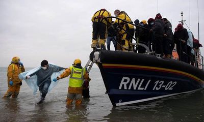 Vượt biển từ Pháp sang Anh, gần 30 người di cư thiệt mạng do đắm xuồng